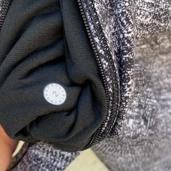 Lululemon - Forever Endeavour Long Sleeve - Picture 7 of 7